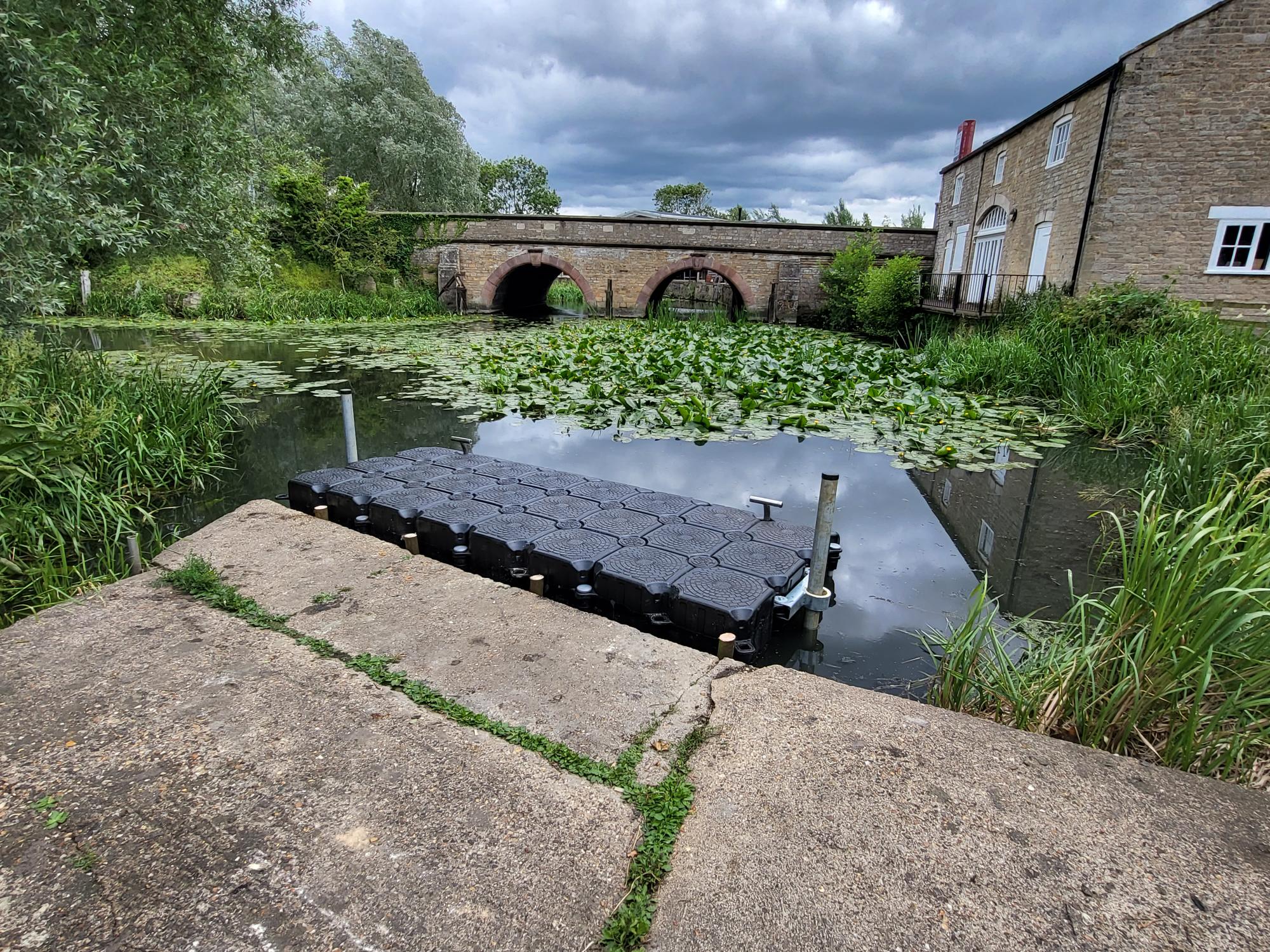 Cube pontoon heavy-duty setup