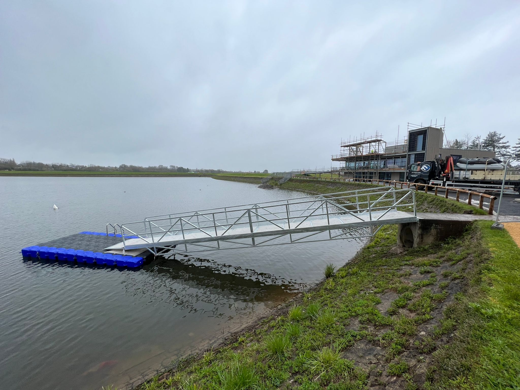 Cube pontoon heavy-duty setup