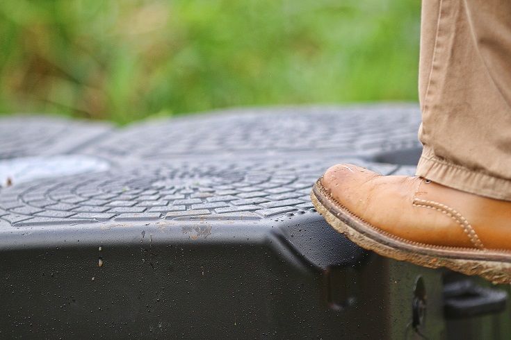Cube modular pontoon system