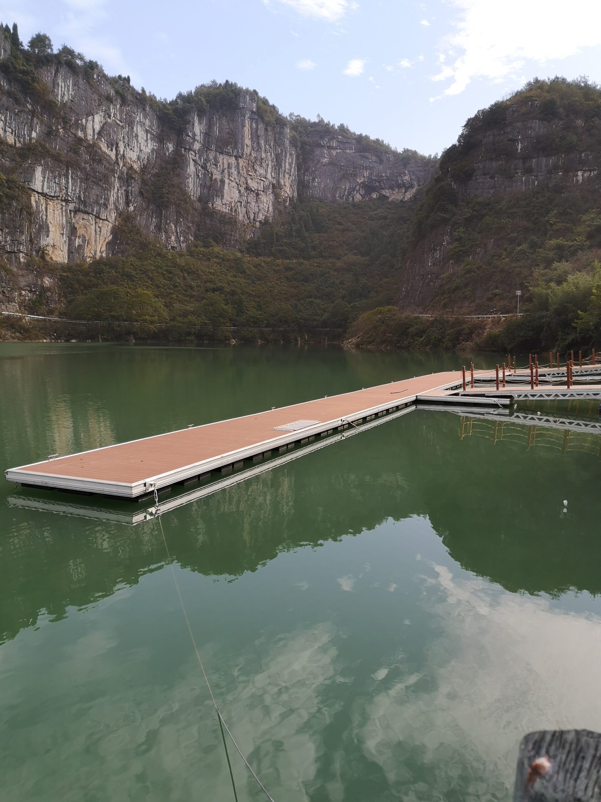 Commercial pontoon layout