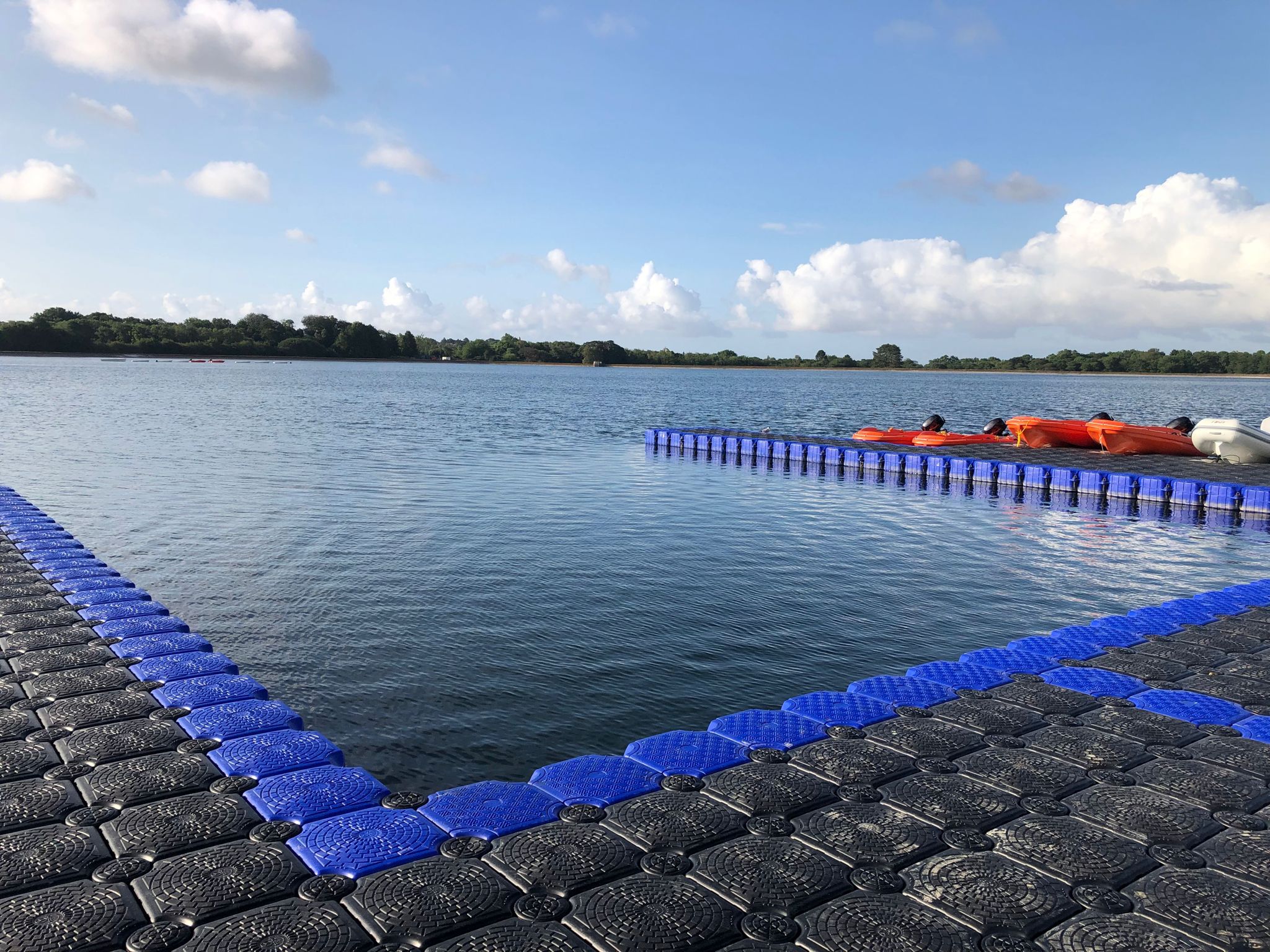 Cube pontoon construction use